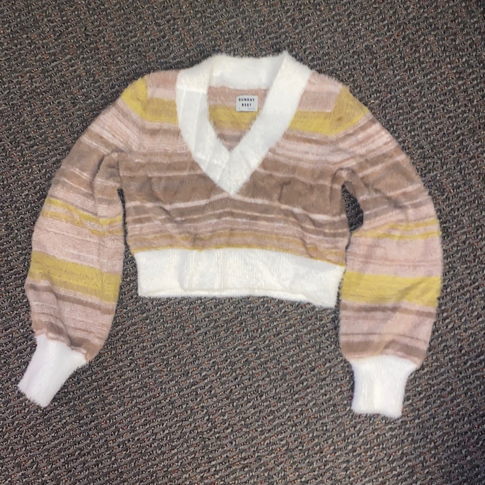 ARITZIA CROPPED SWEATER